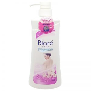 Sữa tắm Biore hoa anh đào 530g